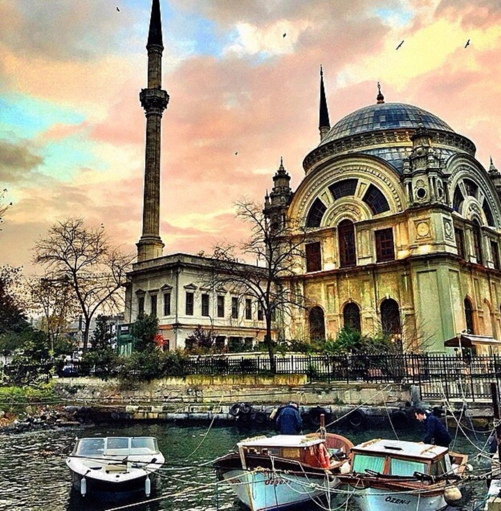 Istanbul pic via Trover.com.