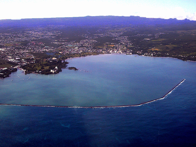 English: Aerial photo of Hilo Bay, Hawaii. (Photo credit: Wikipedia)