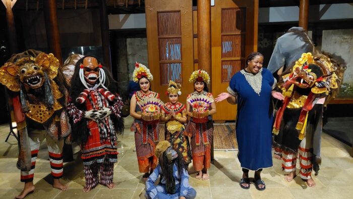 A picture with the performers after the dinner at Alila Ubud during my Bali Indonesia trip. 